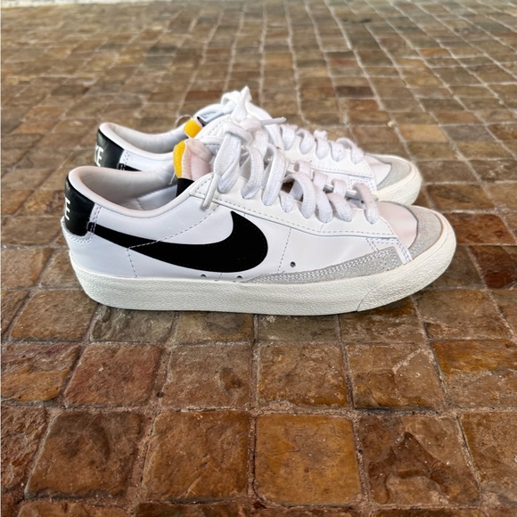 Nike women blazer low White and Black Low-Top Sneakers